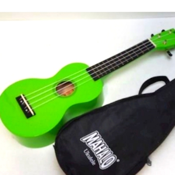 Mahalo Ukulele MR1gn Green with case Serial #377812, 21" - Picture 1 of 3